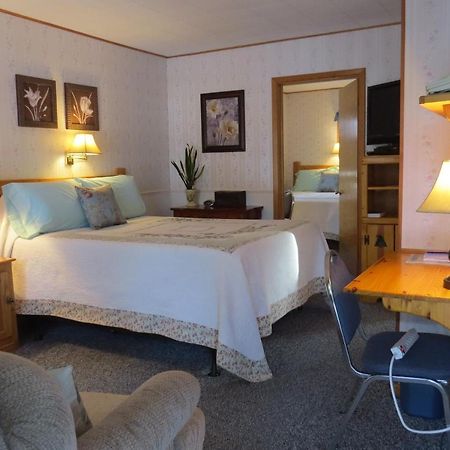 The Pines Country Inn Newcastle エクステリア 写真