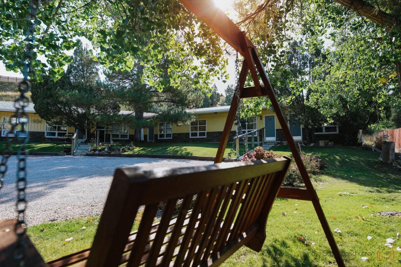 The Pines Country Inn Newcastle エクステリア 写真