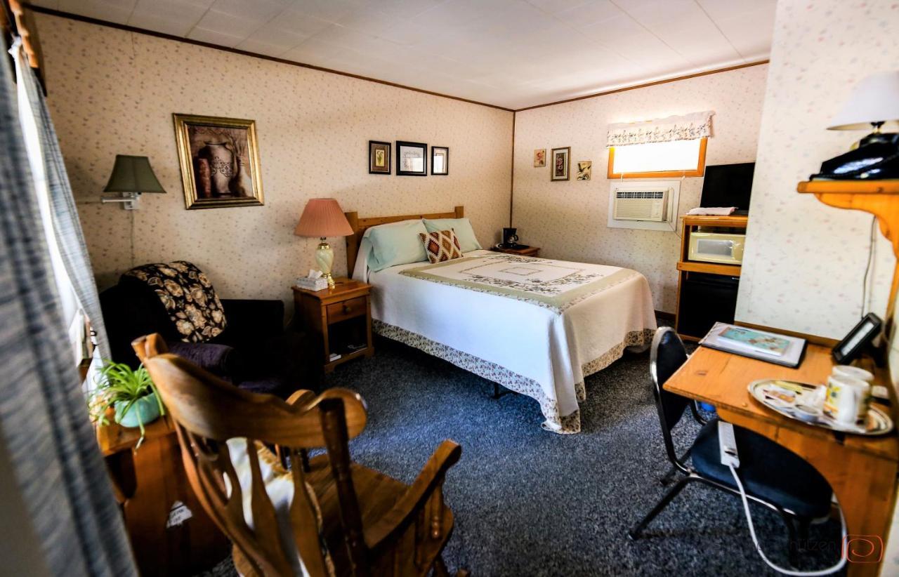 The Pines Country Inn Newcastle エクステリア 写真