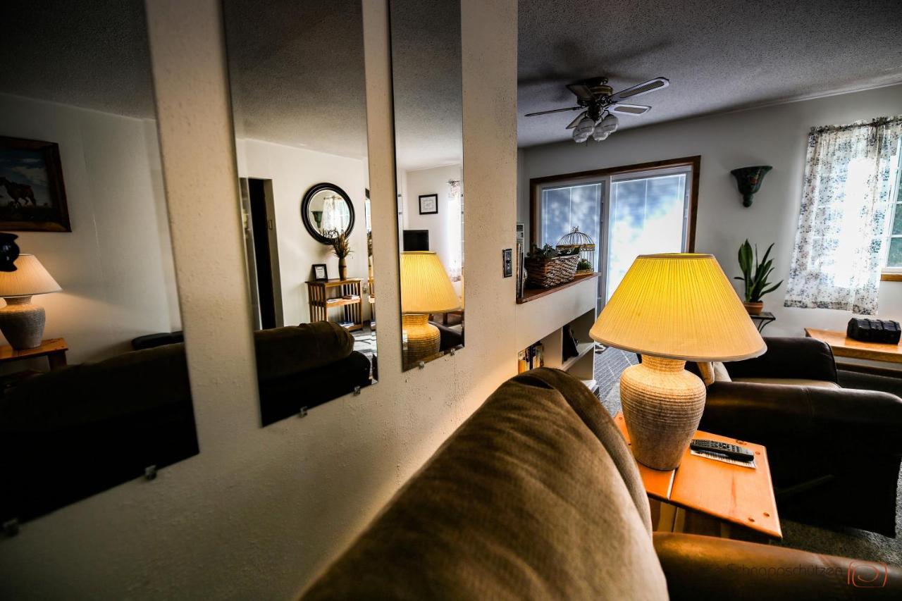 The Pines Country Inn Newcastle エクステリア 写真