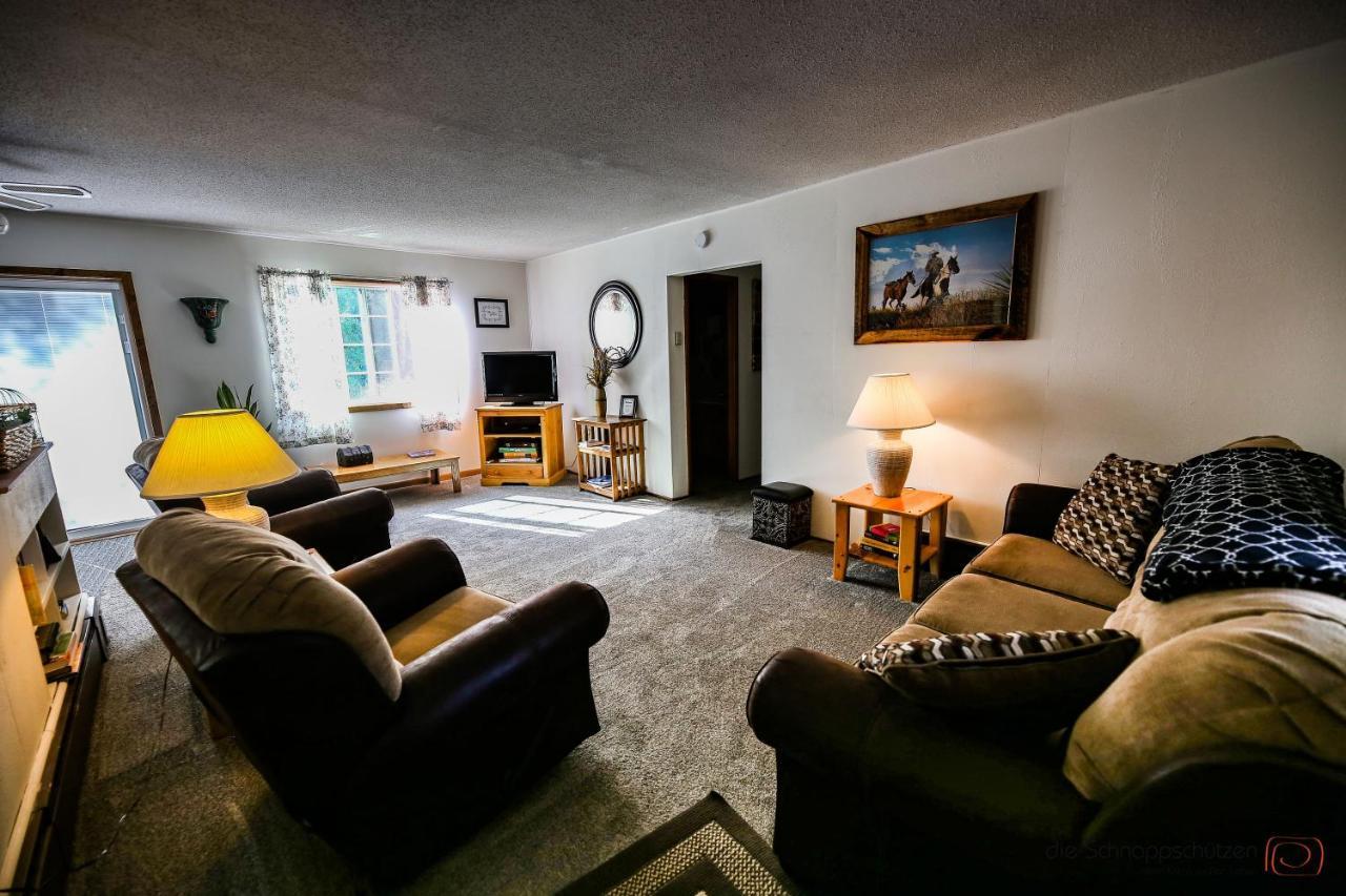 The Pines Country Inn Newcastle エクステリア 写真
